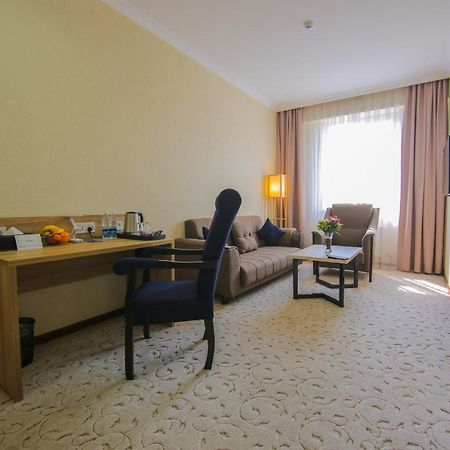 Rayan Hotel Osh Exterior foto